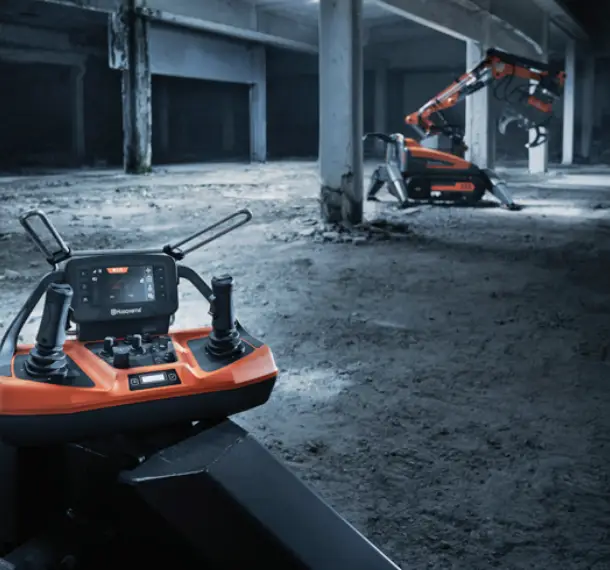 Gebouw slopen met een Husqvarna slooprobot