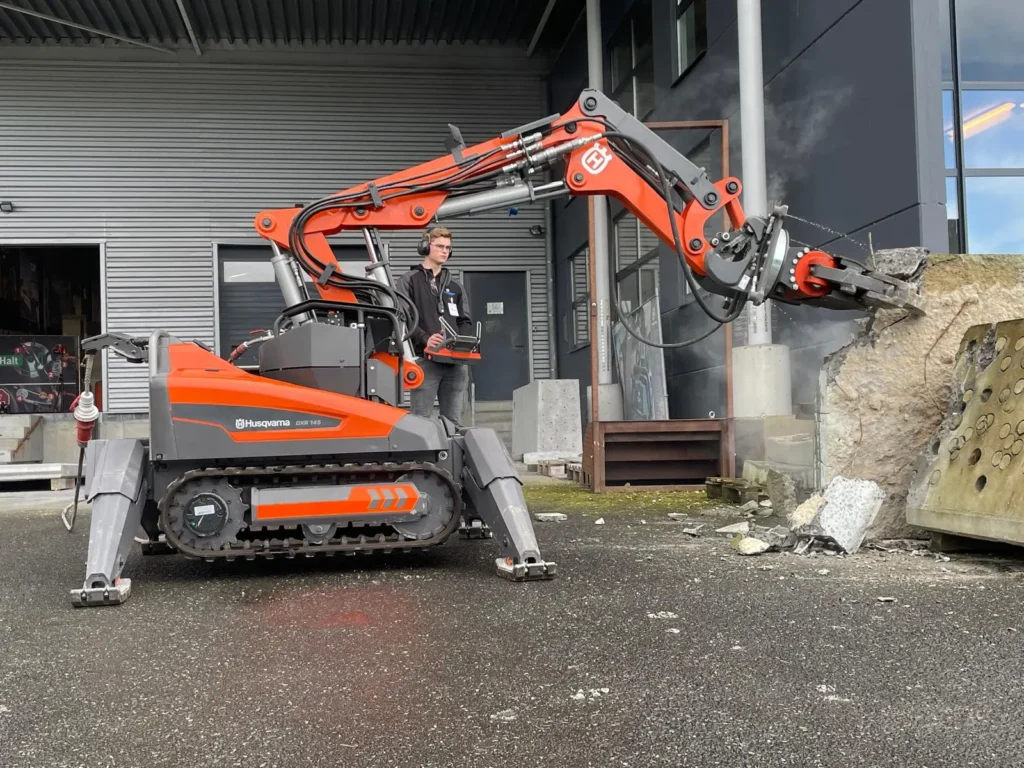Gebouw slopen met een Husqvarna slooprobot